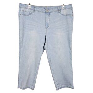 Signature Fit Capri Womens W18 Light Washed Blue Denim Straight Leg Jean Bottoms